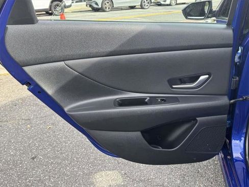 Used 2023 Hyundai Elantra Limited w/ Winter Weather Package image 10