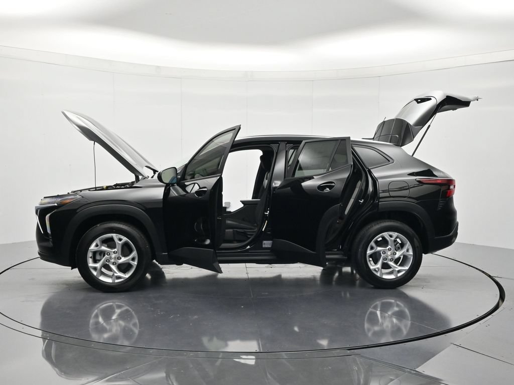 New 2026 Chevrolet Trax LS w/ LS Convenience Package FWD image 46