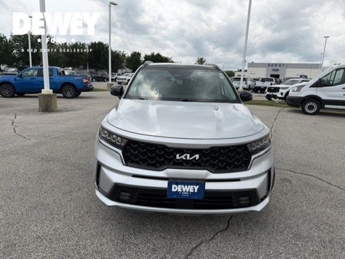 Used 2022 Kia Sorento EX w/ Panoramic Sunroof Package FWD image 2