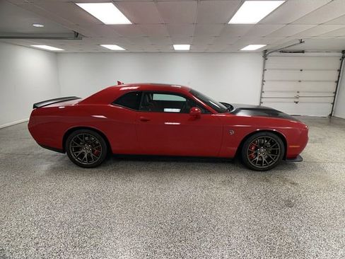 Used 2016 Dodge Challenger SRT Hellcat image 9