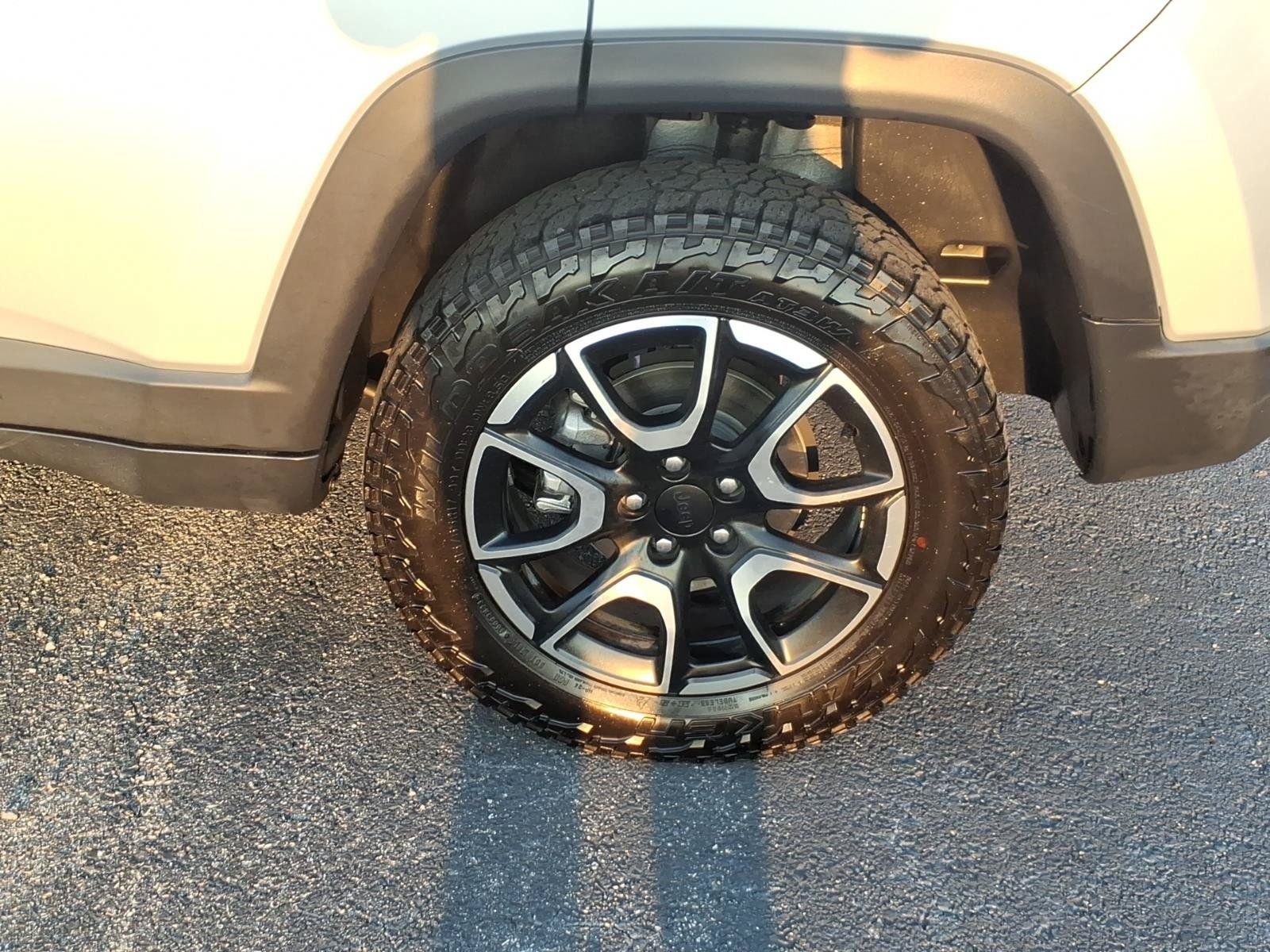 Used 2024 Jeep Compass Trailhawk AWD/4WD image 8