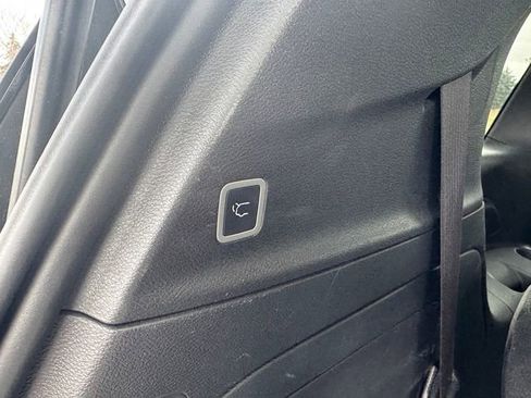 Certified 2024 Chrysler Pacifica Select image 17