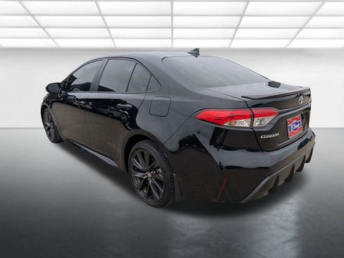 Used 2025 Toyota Corolla SE w/ Convenience Package FWD image 2