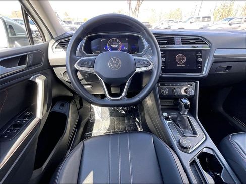 Used 2024 Volkswagen Tiguan SE AWD/4WD image 16