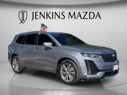 Used 2021 Cadillac XT6 Premium Luxury image 2