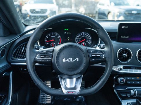 Used 2022 Kia Stinger GT1 RWD image 13