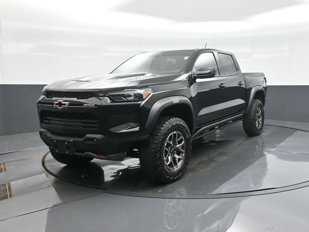 Used 2024 Chevrolet Colorado ZR2 w/ ZR2 Convenience Package III AWD/4WD image 3
