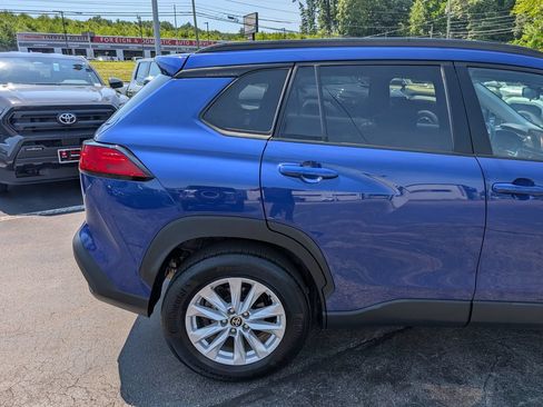 Used 2023 Toyota Corolla Cross LE w/ Moonroof Package AWD/4WD image 9