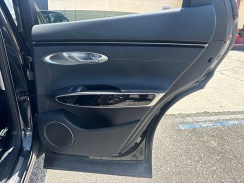 Used 2025 Genesis GV70 2.5T AWD/4WD image 16