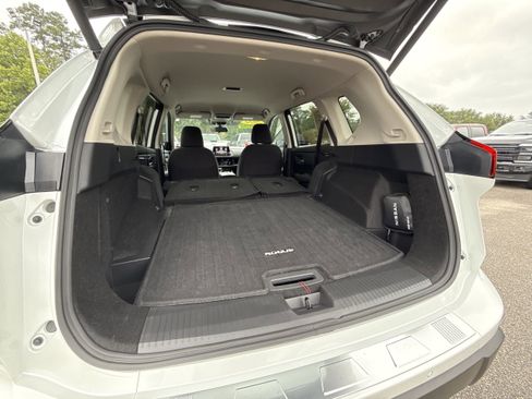 Used 2024 Nissan Rogue SV image 24