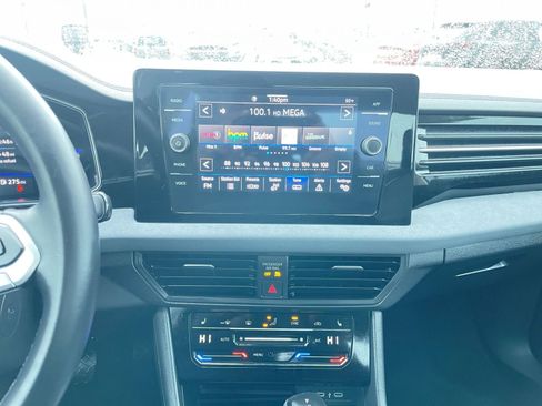 Used 2025 Volkswagen Jetta SE image 21