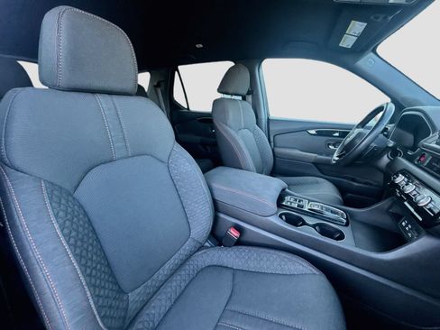 Used 2025 Honda Pilot Sport image 27