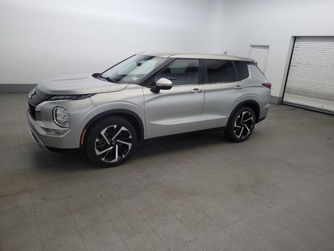 Used 2022 Mitsubishi Outlander SE AWD/4WD image 2