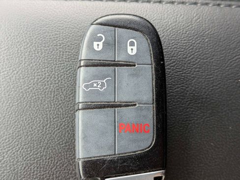 Used 2019 Jeep Grand Cherokee Laredo w/ Laredo X Package AWD/4WD image 36