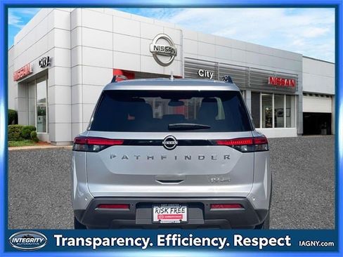 Certified 2024 Nissan Pathfinder SV image 7
