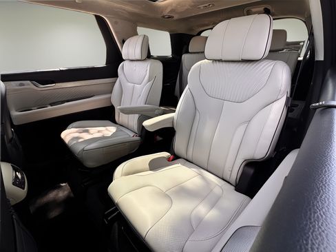 Used 2024 Hyundai Palisade Calligraphy FWD image 19