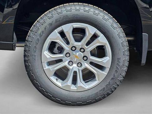 New 2026 Chevrolet Silverado 1500 LTZ w/ Z71 Off-Road Package AWD/4WD image 10