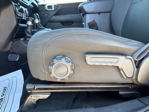 Used 2019 Jeep Wrangler Unlimited Sahara AWD/4WD image 14