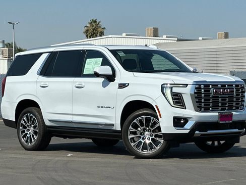 Used 2026 GMC Yukon Denali w/ Sun & Power Step Package AWD/4WD image 2