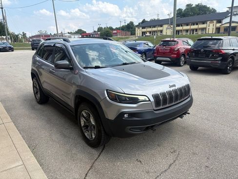 Used 2019 Jeep Cherokee Trailhawk w/ Comfort/Convenience Group AWD/4WD image 6