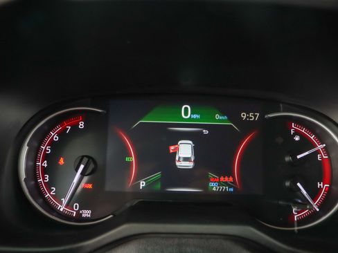 Used 2024 Toyota RAV4 LE AWD/4WD image 15