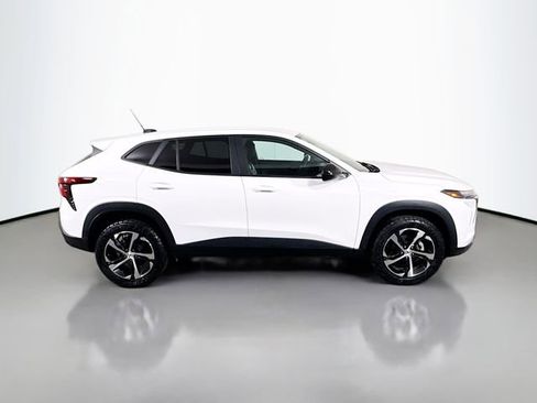 Used 2024 Chevrolet Trax RS FWD image 5