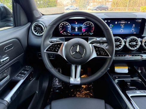 Certified 2025 Mercedes-Benz GLB 250 4MATIC image 14