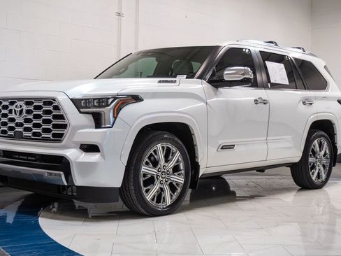 Used 2025 Toyota Sequoia Capstone AWD/4WD image 4