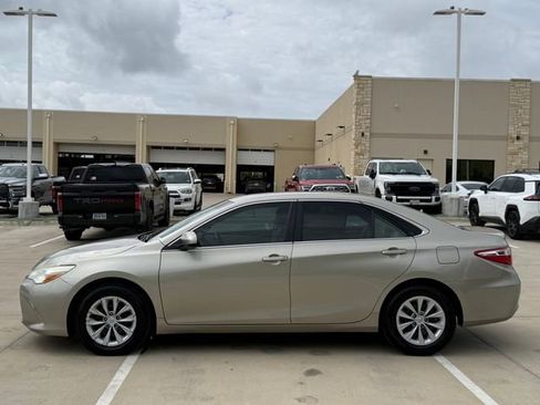 Used 2016 Toyota Camry LE FWD image 7