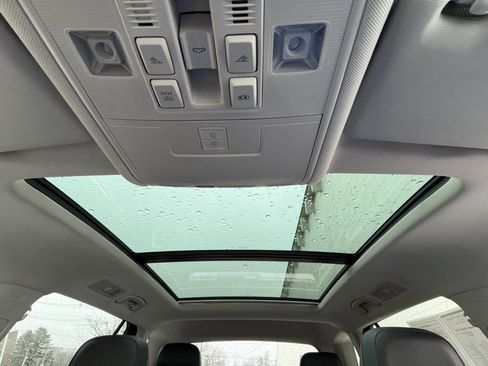 Used 2022 Volkswagen Tiguan SE image 10