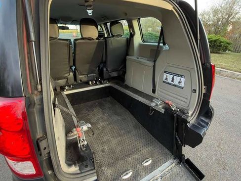 Used 2015 Dodge Grand Caravan American Value Package w/ UConnect Hands-Free Group image 17