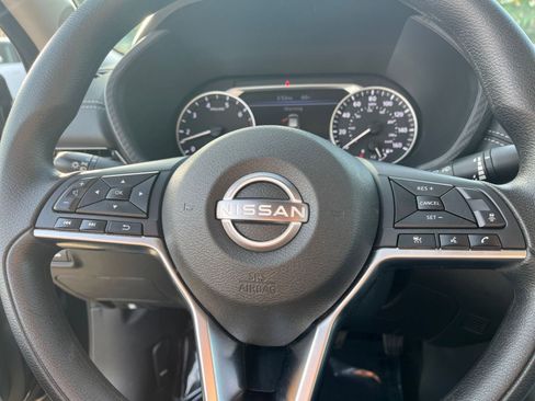 Used 2025 Nissan Sentra SV image 28