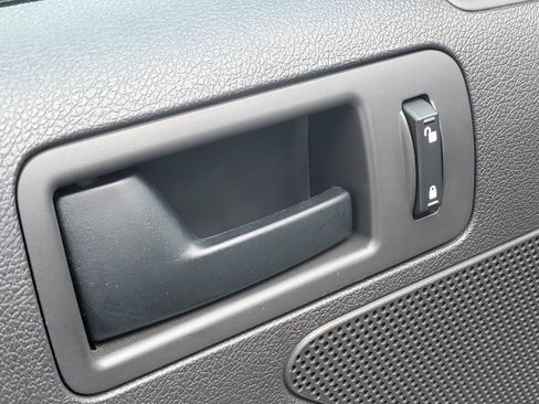 Used 2010 Ford Mustang GT RWD image 19