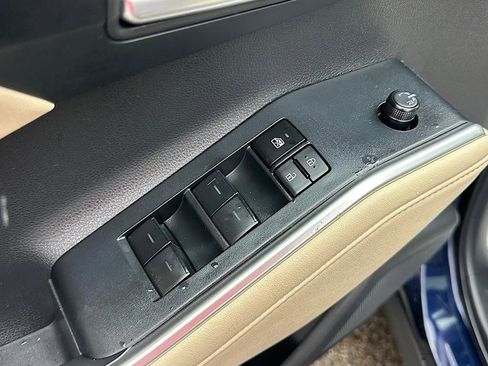 Certified 2024 Toyota Highlander XLE image 16