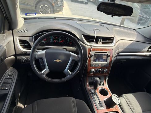 Used 2014 Chevrolet Traverse LT FWD image 9
