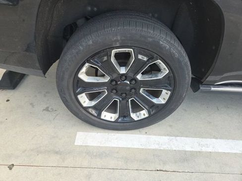 Used 2019 GMC Yukon Denali w/ Denali Ultimate Package AWD/4WD image 12