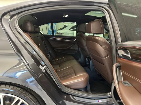 Used 2018 BMW M550i xDrive image 33