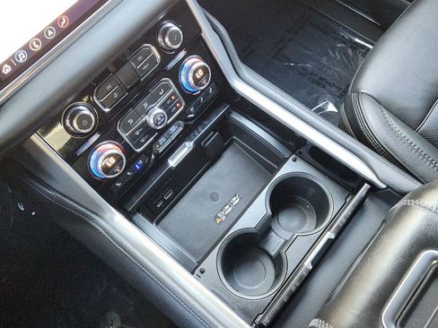 Used 2021 GMC Yukon Denali w/ Denali Premium Package image 24