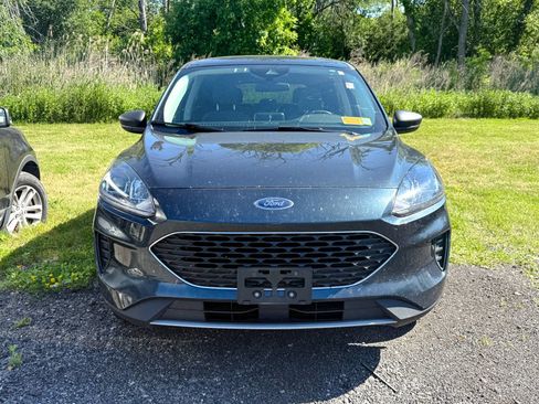 Used 2022 Ford Escape SE w/ Convenience Package AWD/4WD image 2