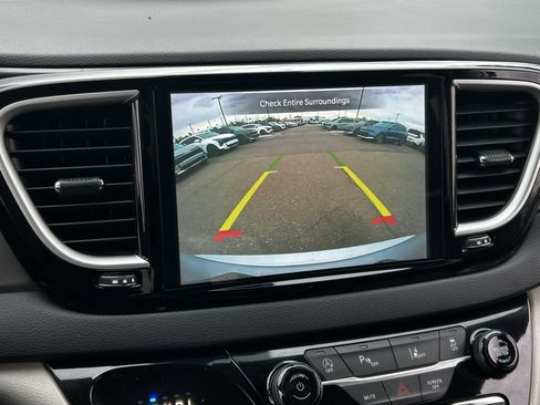 Certified 2024 Chrysler Pacifica Touring-L image 27