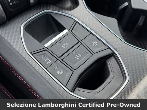 Used 2024 Lamborghini Urus Performante AWD/4WD image 38