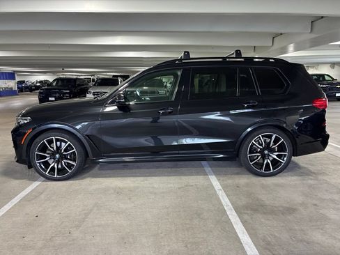 Used 2022 BMW X7 xDrive40i w/ M Sport Package AWD/4WD image 2