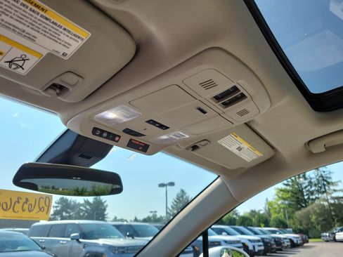 Used 2020 Buick Envision Premium AWD/4WD image 30