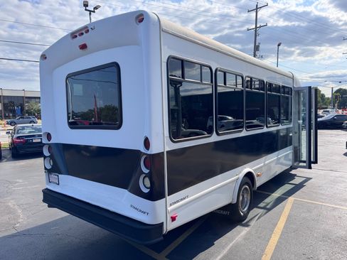 Used 2016 Ford E-450 and Econoline 450 Super Duty w/ Shuttle Bus Prep Package RWD image 10