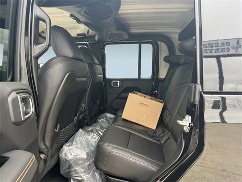 New 2025 Jeep Gladiator Sport w/ Premium Package image 11