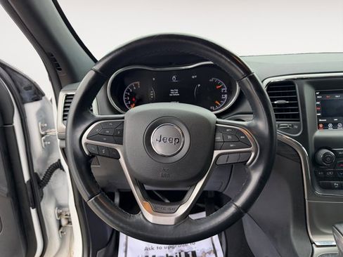 Used 2020 Jeep Grand Cherokee Laredo image 12