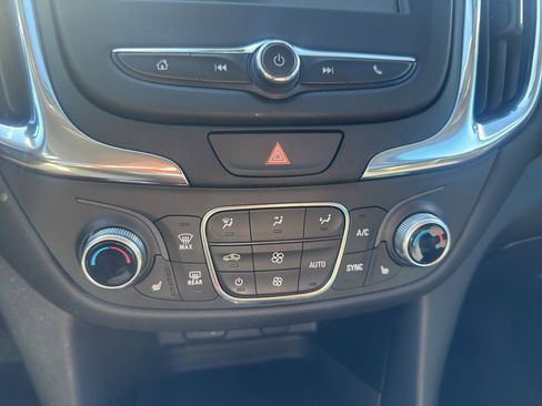 Used 2018 Chevrolet Equinox LT image 21