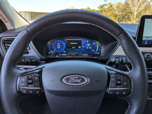 Used 2022 Ford Escape Titanium w/ Titanium Premium Package image 31