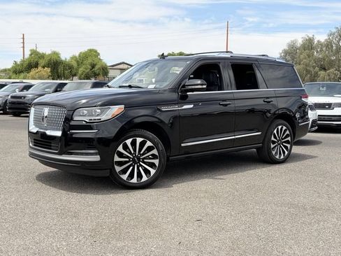 Used 2023 Lincoln Navigator Reserve AWD/4WD image 2