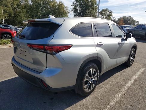 Used 2023 Toyota Highlander XLE image 4